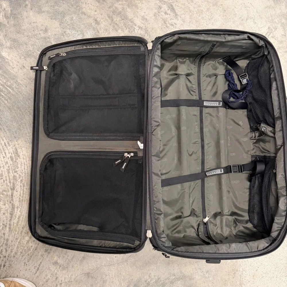 OGIO Suitcase Transit Large Blue Black Good Rolling Bag 28